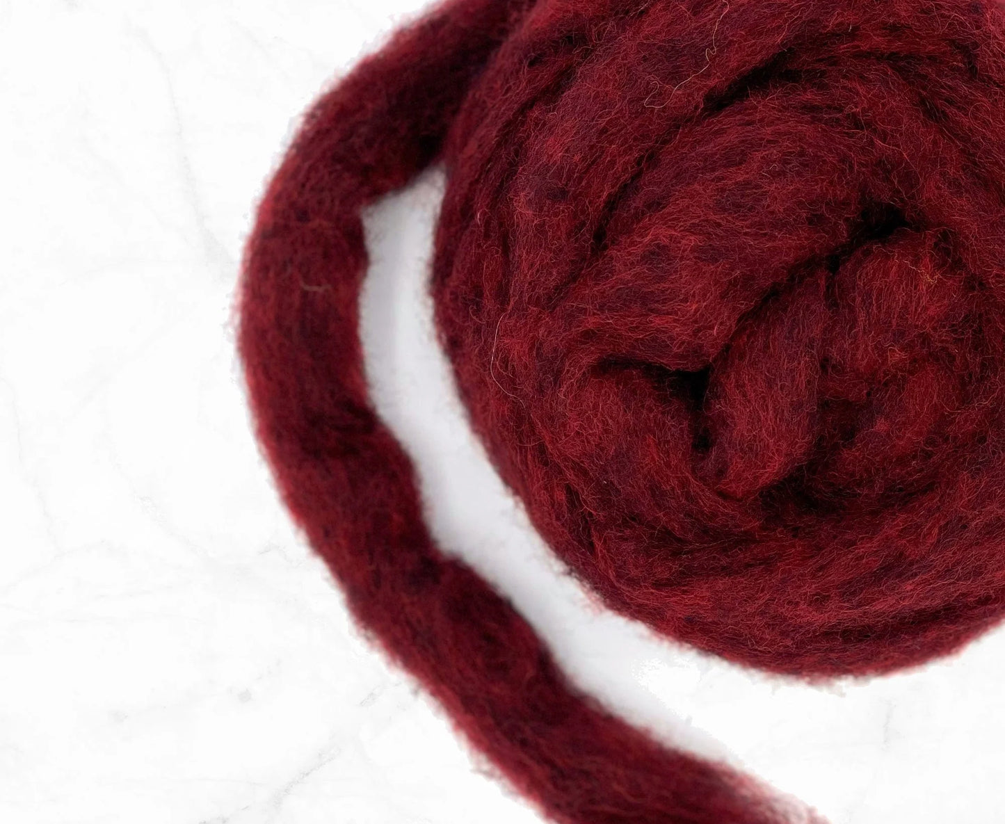 Corriedale gekaarde wol donker rood gemêleerd - 25 gram