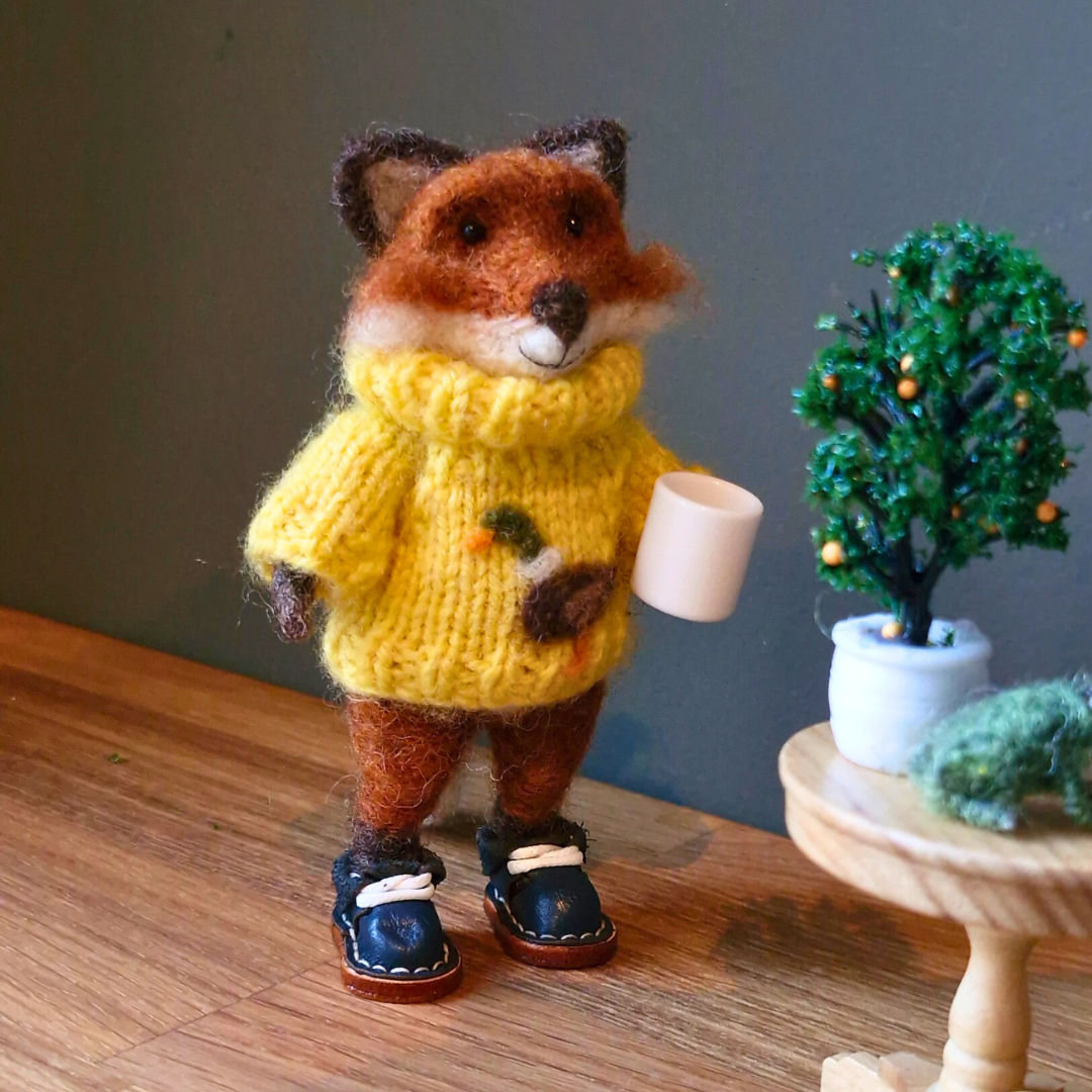 Miniature shoes blue with laces