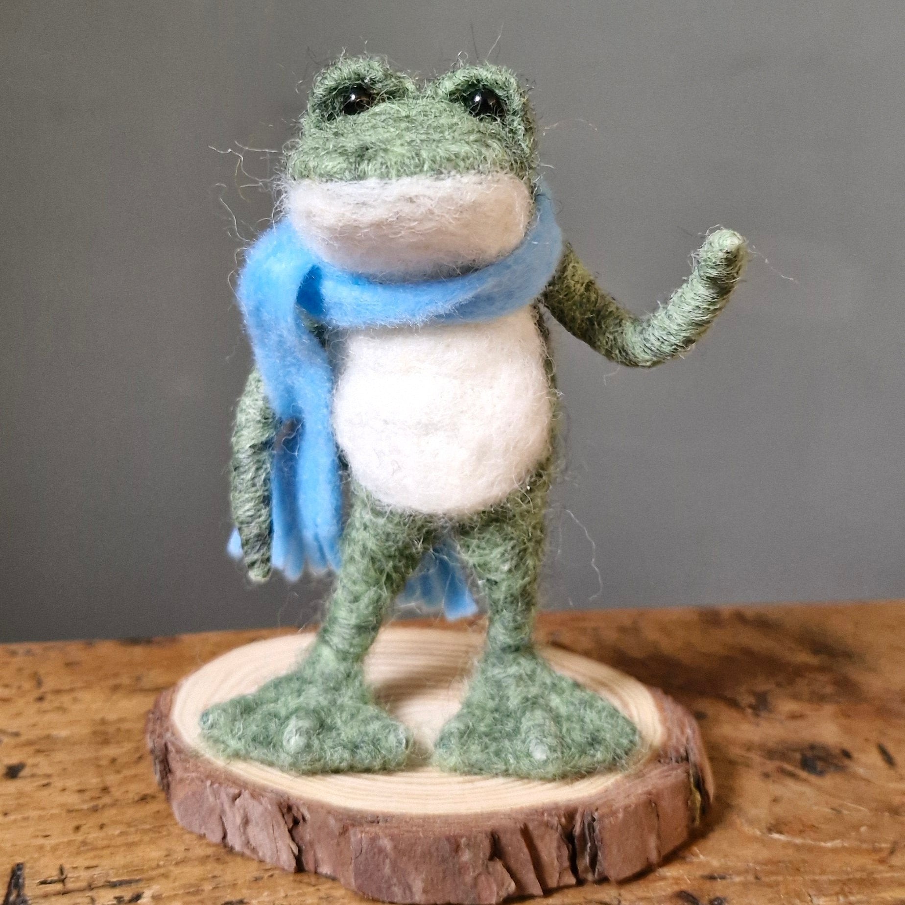 Flop the frog waving needle felt