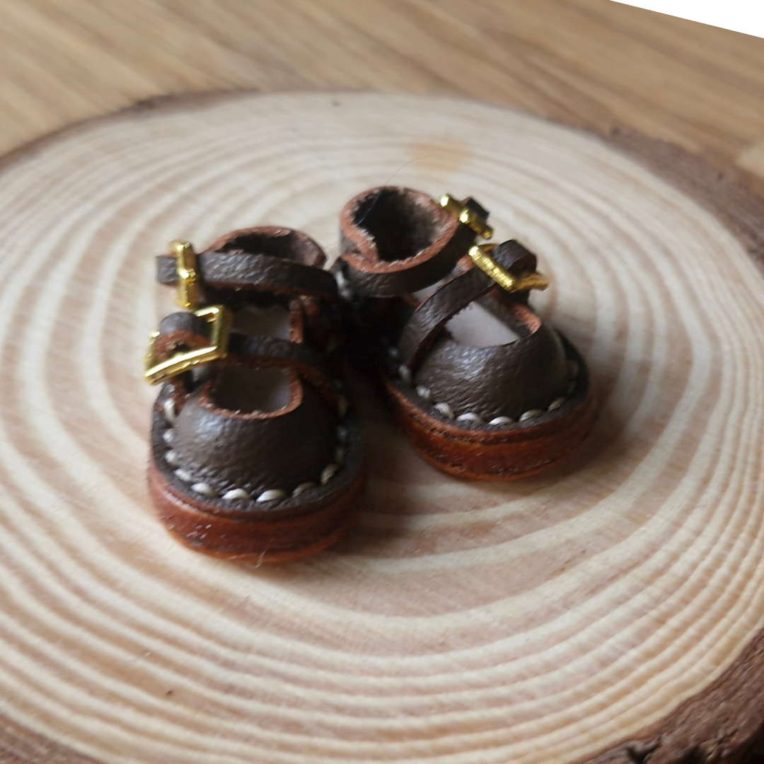 Miniature shoes brown and gold