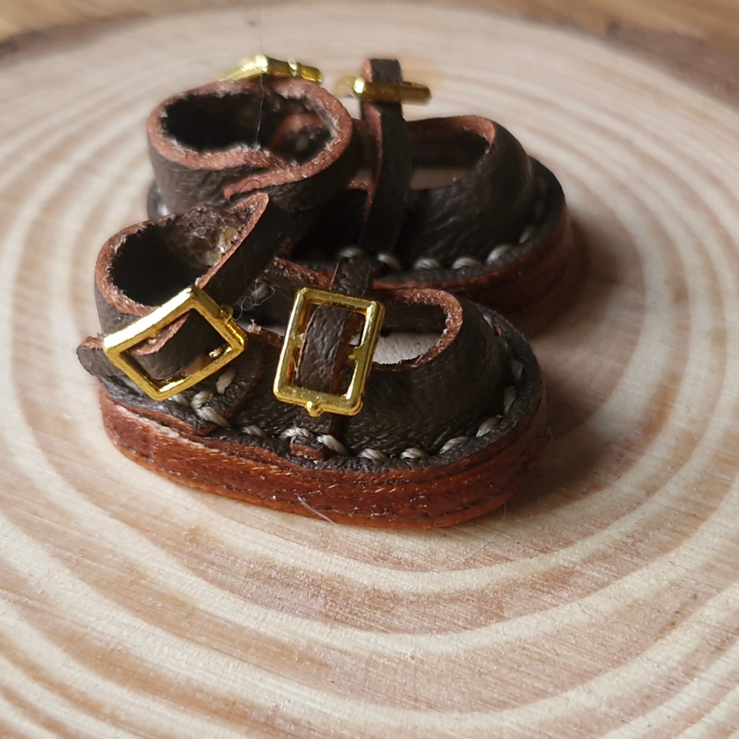 Miniature shoes brown and gold