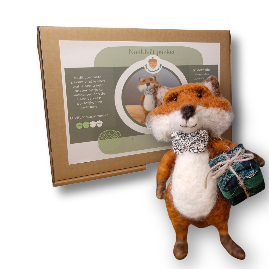 Christmas Frodo the fox – DIY Needle Felting Kit